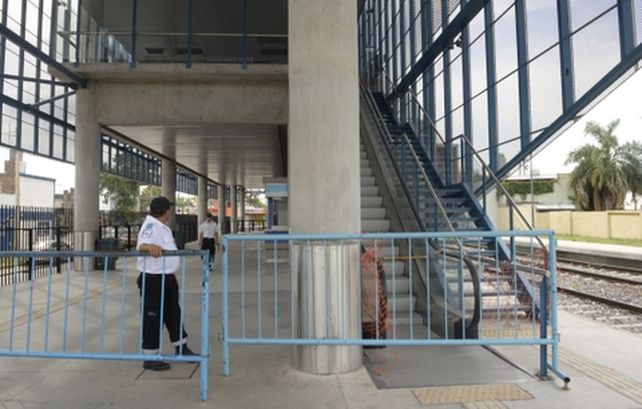 angustiante. La escalera mecánica y la planta alta no están habilitadas.