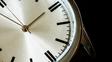 ¿Argentina vive en el horario incorrecto? Un científico del Conicet analizó relojes y costumbres