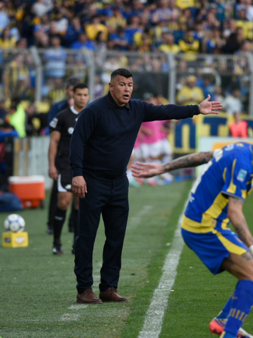 Jorge Almirón: No sé si será por el clásico, que los jugadores no se quieren perder ese partido
