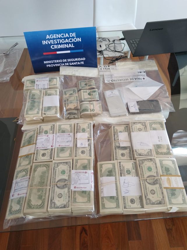 En uno de los allanamientos de ayer se hallaron 500 mil dólares en el departamento del empresario Roberto Dutra.
