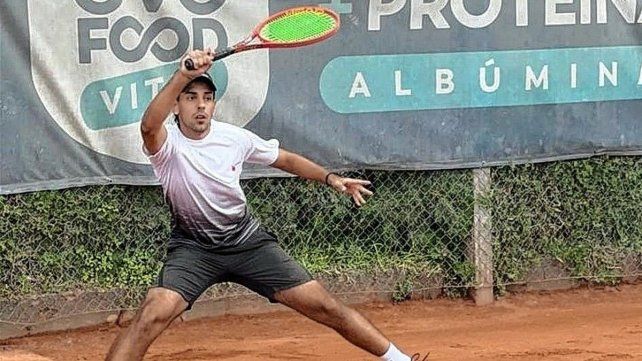 En el Jockey de Santa Fe se disputa un atractivo torneo nacional profesional masculino. En el Jockey de Santa Fe se disputa un atractivo torneo nacional profesional masculino.