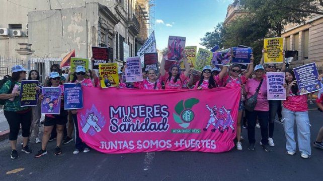 La marcha en Paraná de este lunes.
