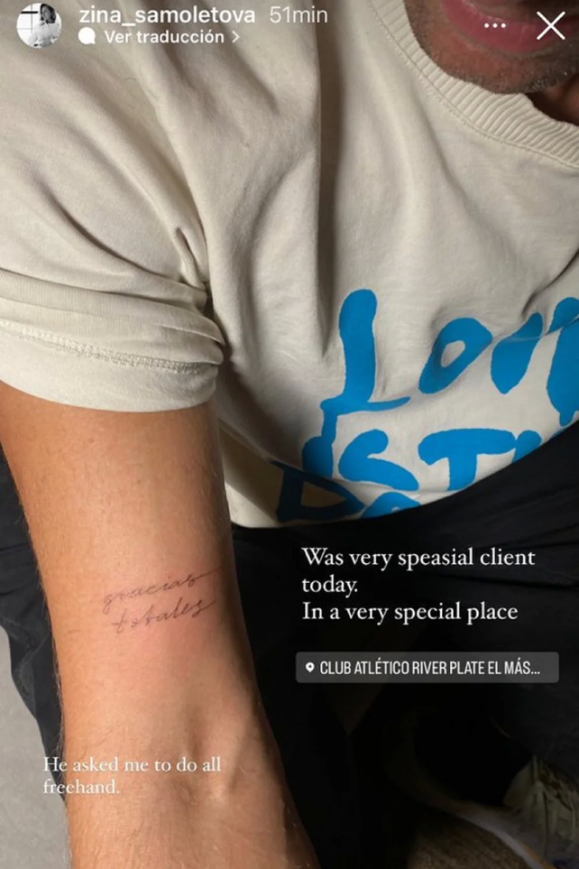 Chris Martin se hizo un tatuaje con marca registrada argentina