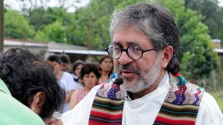 Una mujer declaró haber tenido relaciones con el sacerdote Viroche que apareció ahorcado