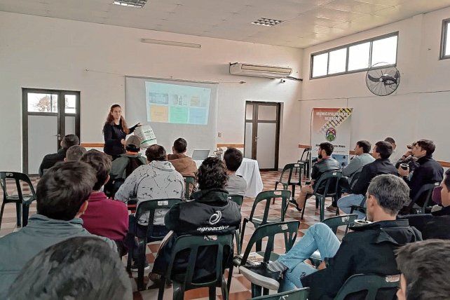 La capacitación se enmarcó en la Ley Nº11.178 sobre Buenas Prácticas en materia de fitosanitarios se desarrolló en esta oportunidad en la localidad de Herrera.