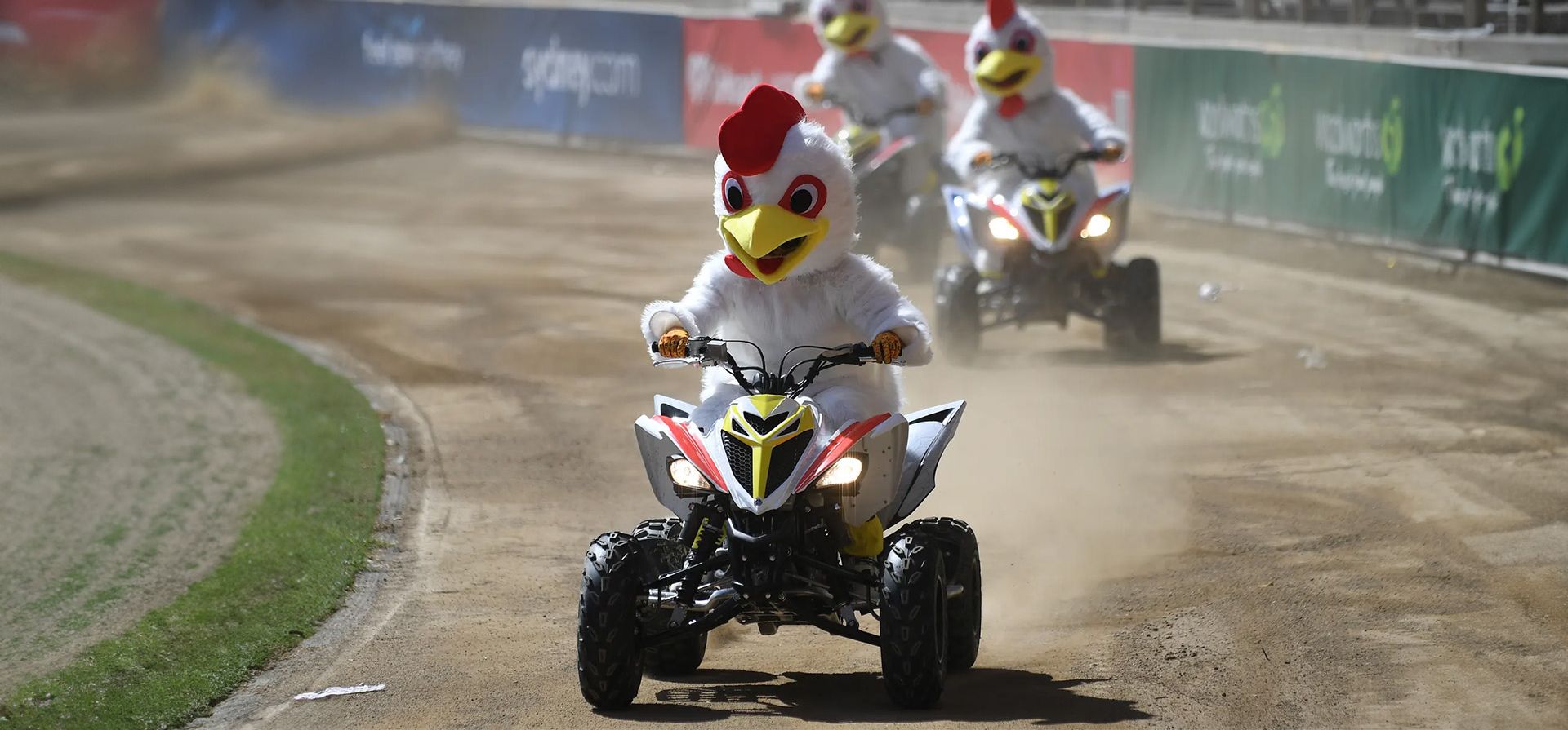 Corredores participan en una "carrera de pollos" durante una vista previa a los medios de comunicación del Sydney Royal Easter Show, Sídney, Australia. Fotografía: Steven Saphore/AAP Corredores participan en una "carrera de pollos" durante una vista previa a los medios de comunicación del Sydney Royal Easter Show, Sídney, Australia. Fotografía: Steven Saphore/AAP