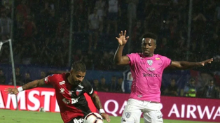 Gabriel Esparza se despidi&oacute; de los hinchas de Col&oacute;n.
