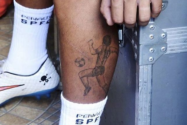El tattoo de Centurión en su pierna izquierda. Foto: Pasión Libertadores