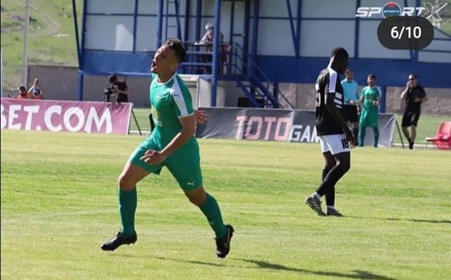 Agustín Maziero dejó su huella goleadora en Lori FC. En la postal se lo ve festejando un gol ante Noah.