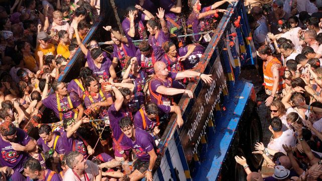 Tomatina, la batalla roja celebró su fiesta anual