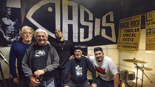 La banda rosarina Oasis presenta este jueves un libro que recorre sus primeros años de historia