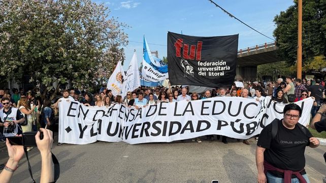 Comenzó la marcha en defensa de la universidad pública en Santa Fe