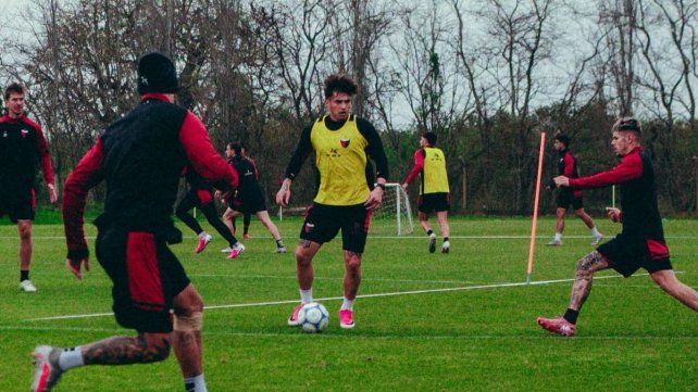 Delfino probó con tres cambios en Colón para recibir a Almirante Brown