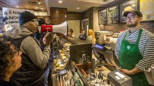 Starbucks cierra sus locales para capacitar contra el racismo