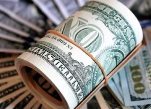 El dólar oficial cedió y cayó por debajo de los $1.500: la cotización de la divisa