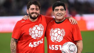 Junior Maradona junto a su papá, Diego Armando.&nbsp;