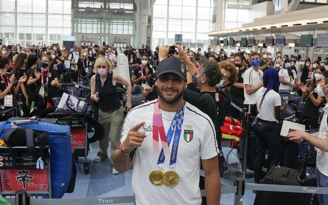 El medallista de oro masculino en relevos de 100 metros y 4x100 Lamont Marcell Jacobs