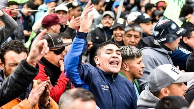 Las dos CTA y sectores de CGT marchan a la Casa de la provincia de Jujuy tras la represión