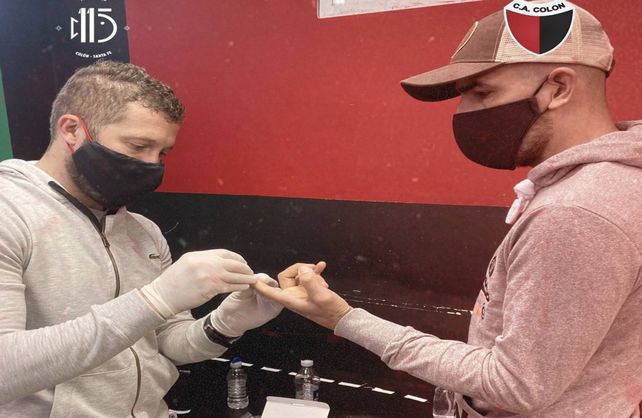 El plantel de Colón se realizó los estudios de coronavirus antes de volver a entrenar. 