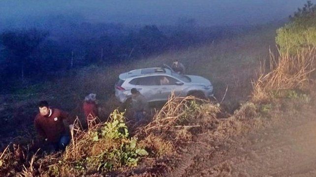 Un auto que circulaba por la Ruta 18 impactó contra un terraplén y cayó al vacío en acceso a General Campos. Es una trampa mortal advirtieron los usuarios