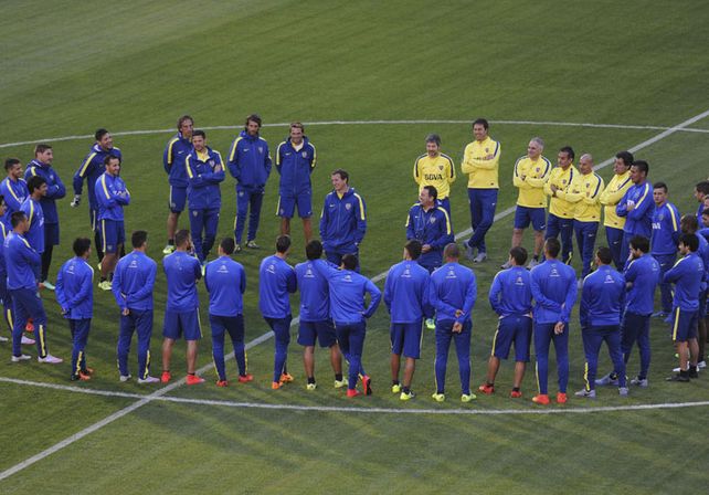 Boca entrenó en suelo pirata