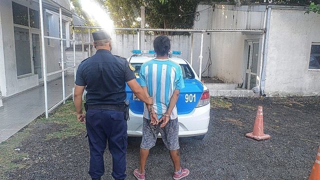 Cuidacoches amenazó con un cuchillo a otra en la disputa por una cuadra