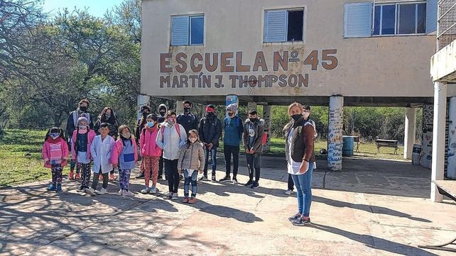 Maestros celebran su día: Miriam Duré es directora de una escuela isleña de Victoria.
