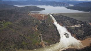 Cede la emergencia en una represa a punto de colapsar en California