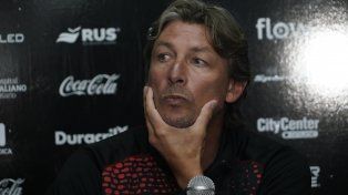 Gabriel Heinze afronta su primer clásico como DT de Newells. Tiene toda la presión, más para perder y también mucho por ganar.