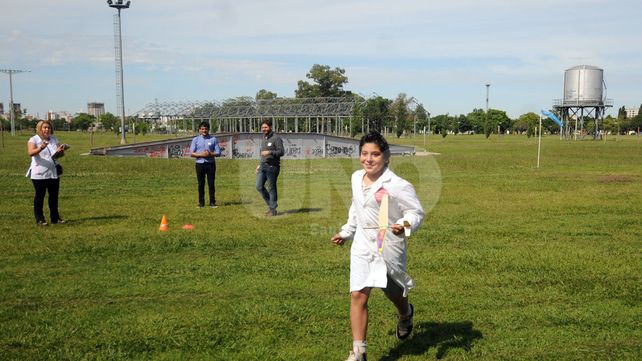 Escuelas primarias participaron de una demostración de aeromodelismo en La Redonda