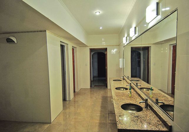 Remodelación. Los baños del Club House de golf son un verdadero lujo.
