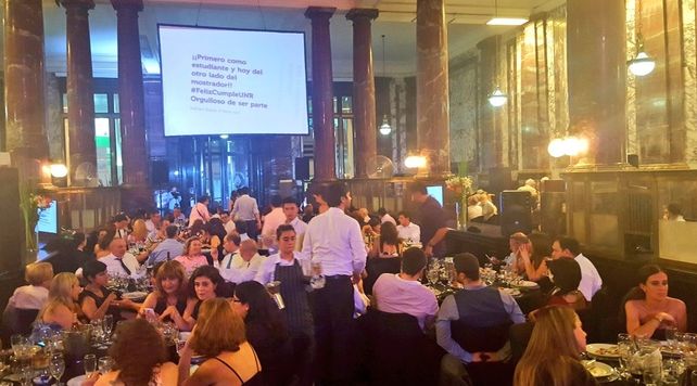La cena de la UNR se realizó en el edificio del ECU.