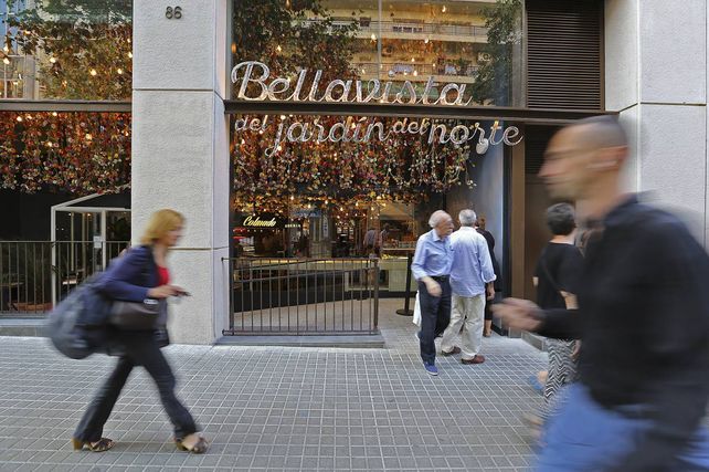 Movimiento. Fachada del Bellavista del Jardín... en calle Enric Granados 86.