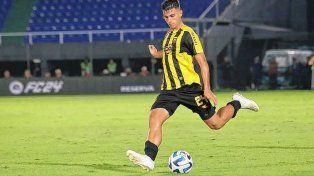 El lateral argentino Felipe Salomoni, en Guaraní de Paraguay, podría ser una opción para llegar a Colón sobre el cierre del libro de pases.