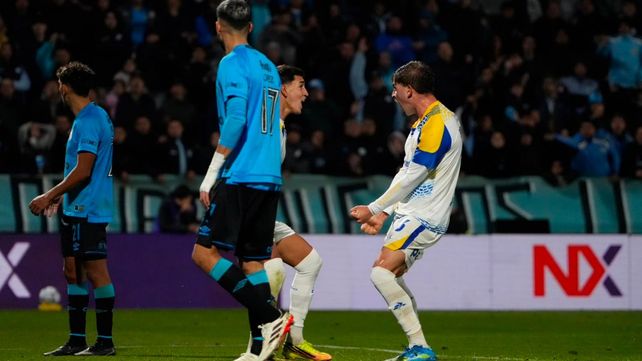 Julián Fernández lo grita con todo junto a Tomás Badaloni. Era el empate de Central ante Belgrano