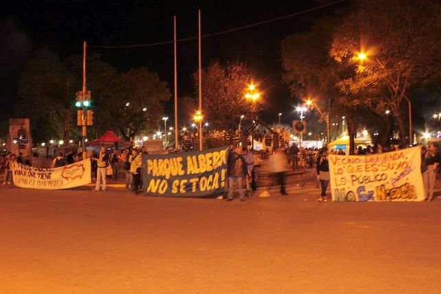 Protesta con batucada en el callejero