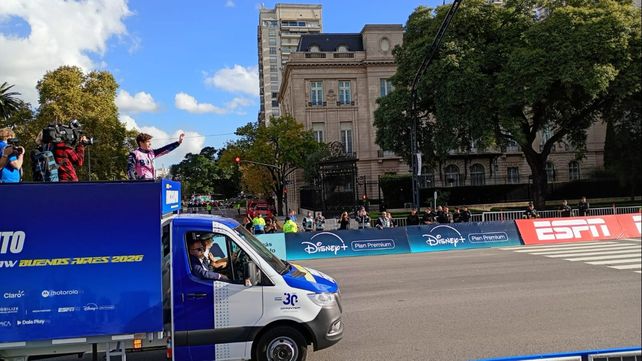 Allá vamos. Franco Colapinto condujo la emoción de una multitud en Palermo. Su carisma hizo de la tarde del 26 de abril del 26 un día memorable para la historia del deporte en Argentina