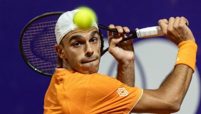 Francisco Cerúndolo derrotó a Tomás Etcheverry en la semifinal y jugará el partido decisivo ante el italiano Darderi.