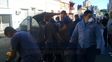 policias salieron a recolectar basura en calle tucuman policias salieron a recolectar basura en calle tucuman