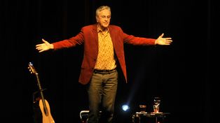 Caetano Veloso cumple 75 años activo y con un compromiso político