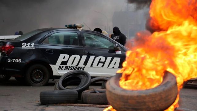 Misiones: los policías rechazaron la oferta del gobierno y crece la protesta