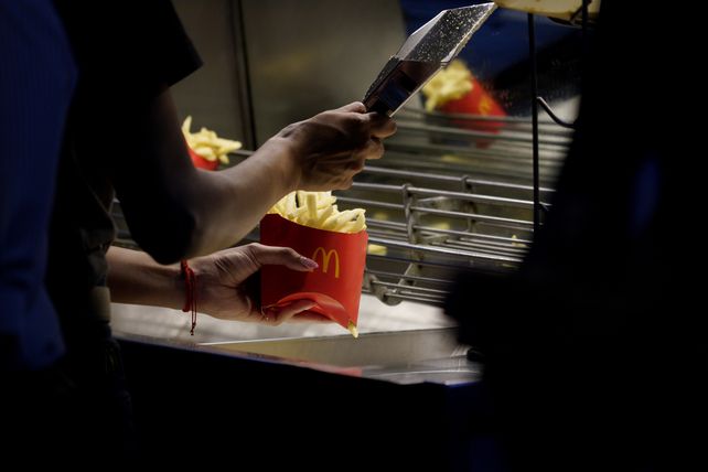 Las clásicas papas fritas de McDonald´s en su punto justo.