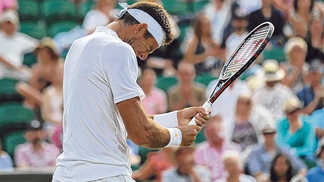 Molesto. Juan mostró gestos de enojo contra el umpire
