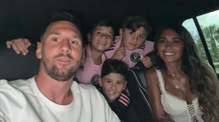 Sin jugar. Lionel Messi&nbsp; y su familia compartieron una buena pizza napolitana en Miami.