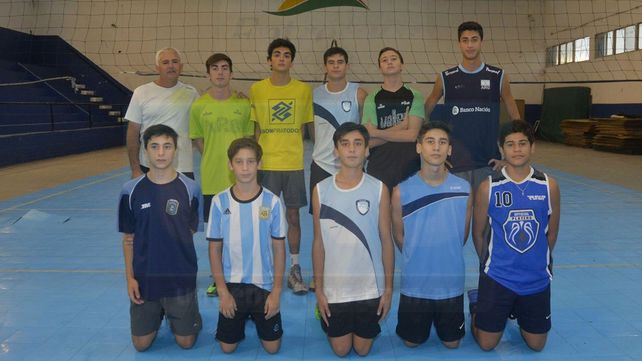 Los juveniles del PRC ayer entrenando en las instalaciones del Berduc donde se juega el certamen.