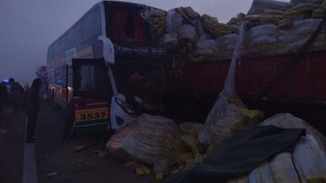Ruta 12: confirman dos muertos en choque en cadena