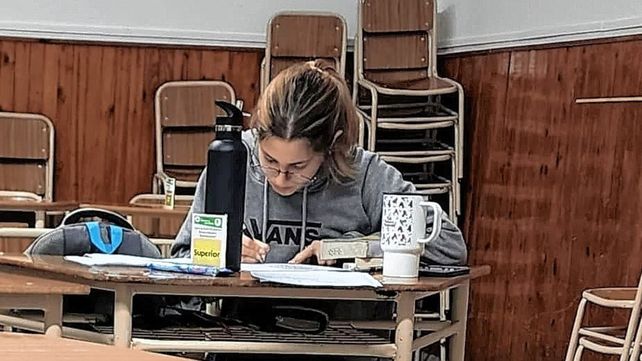El certamen. Consta en la elección de tres problemas matemáticos que deben resolver