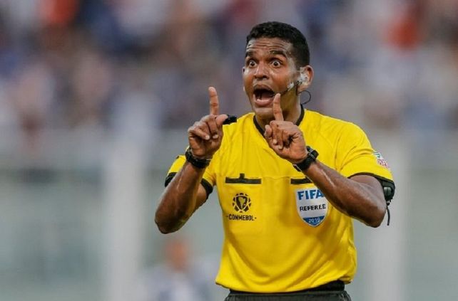 Un árbitro venezolano dirigirá a Colón ante el Atlético Mineiro