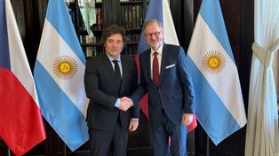 Javier Milei protagonizó un encuentro con el primer ministro de la República Checa, Petr Fiala, y luego recibió un premio del Instituto Liberal de ese país.