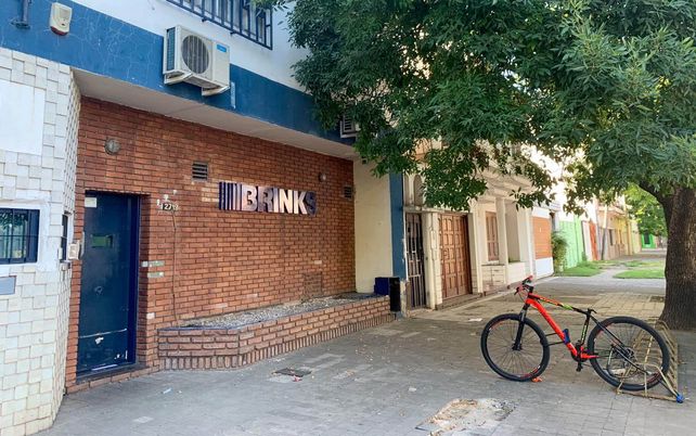 La sede local de la empresa de transporte de caudales Brinks fue blanco de una banda de boqueteros.&nbsp;